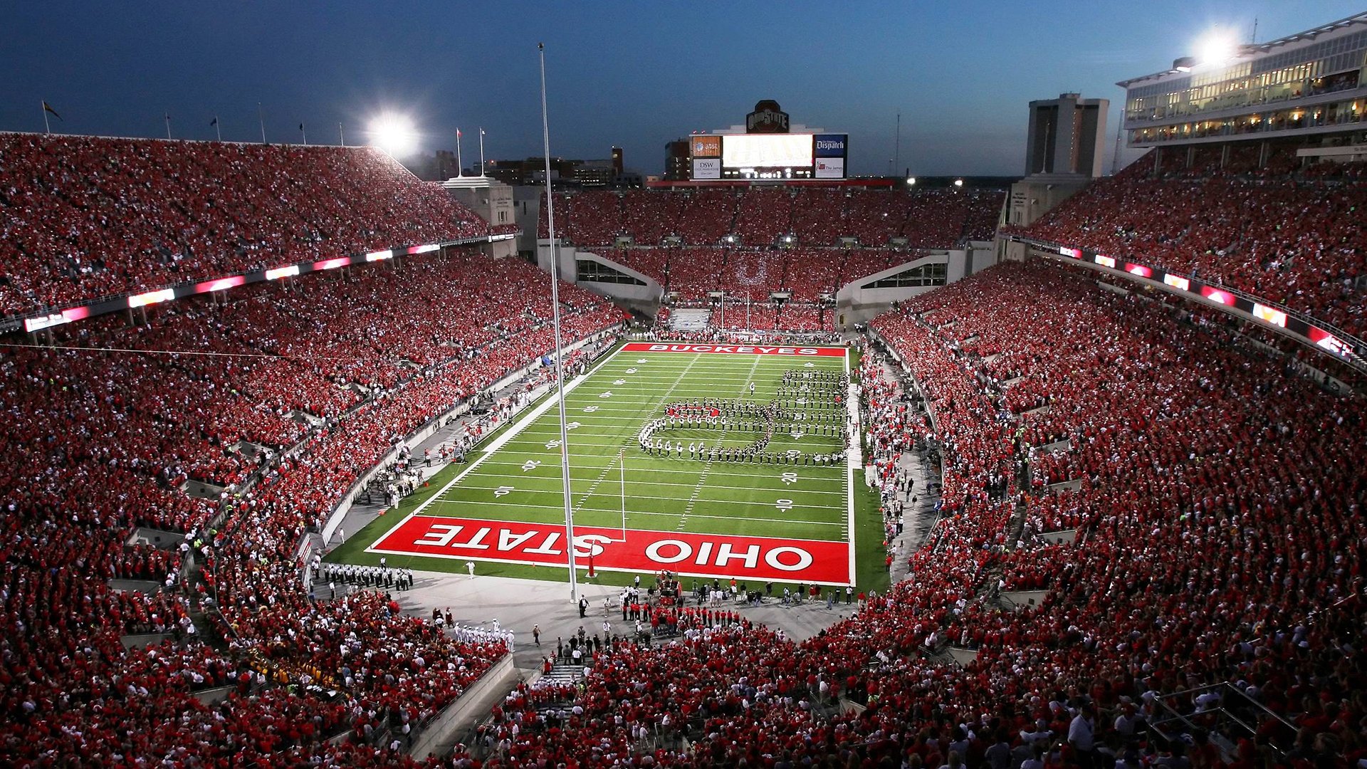 《马尼拉公报》记者雷伊赞誉开幕式为“视觉杰作”，称赞志愿者热情。