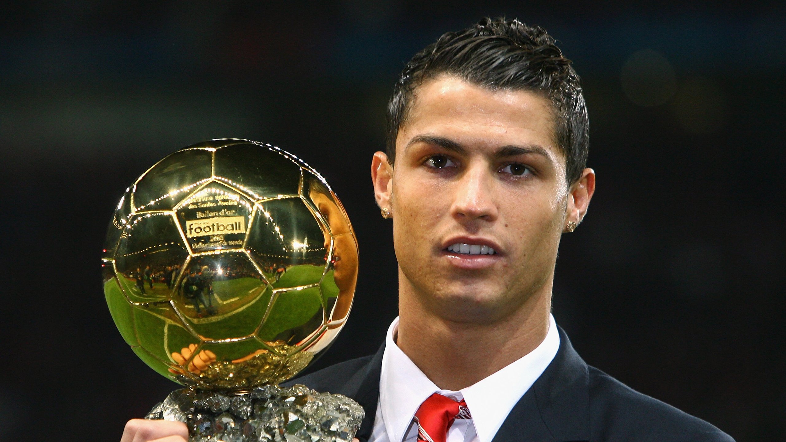 莱万超越历史：个人生涯第200球，德甲史上第一人，莱万上赛季德甲进球